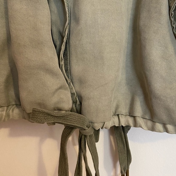 Women’s army green jacket. Size small. - Picture 3 of 6